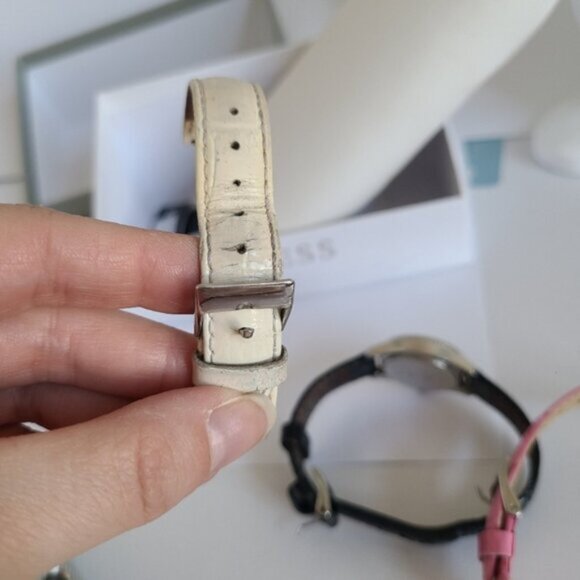 GUESS Y2K Silver Crystal 3 Genuine Leather Alligator Texture Wrist Straps Watch - Picture 13 of 15